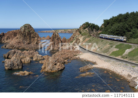 Godo line running along the beach 117145111