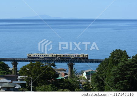 The Gono Line running with the sea in the background 117145116