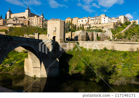 Alcantara bridge and Alcazar fortress, Toledo, Spain Alcantara bridge and Alcazar fortress, Toledo, Spain 117146171