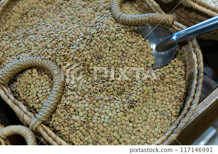 Baskets with lentils in food market 117146991