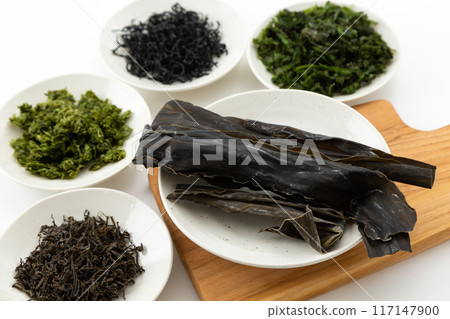 Various dried seaweeds (hijiki, loose nori, kajime, and aosa) Various dried seaweeds (hijiki, loose nori, kajime, and aosa) 117147900