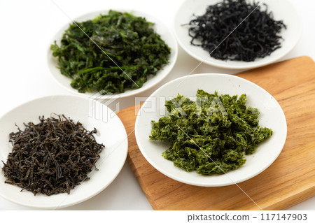 各種乾海藻(羊棲息、散海藻、kajime、海萵苣) 各種乾海藻(羊棲息、散海藻、kajime、海萵苣) 117147903