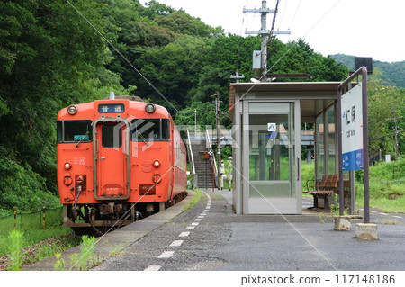 [JR West] Kiha 40 series (Yamaguchi Line: Niho Station) 117148186