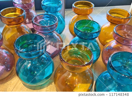 彩色玻璃花瓶 117148348