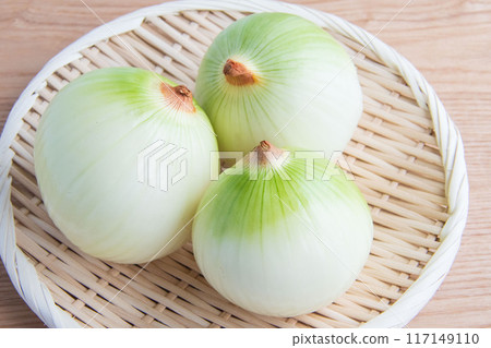 漏勺中的洋蔥 117149110