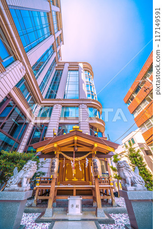 東京城市景觀在日本表參道,東京。東京Metro地鐵表參道站旁的秋葉神社等景觀=2020年8月3日 東京城市景觀在日本表參道,東京。東京Metro地鐵表參道站旁的秋葉神社等景觀=2020年8月3日 117149591