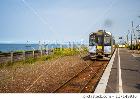 I stopped off at Kitahama Station on the Senmo Main Line on a solo trip to eastern Hokkaido. The sound of the diesel engine and the black smoke rising from the carriages on the local train bound for Kushiro are soothing. 117149936