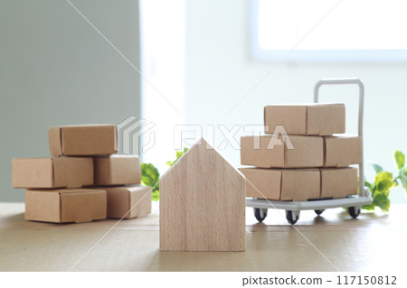 Moving and estimate images using house models and cardboard miniatures Moving and estimate images using house models and cardboard miniatures 117150812