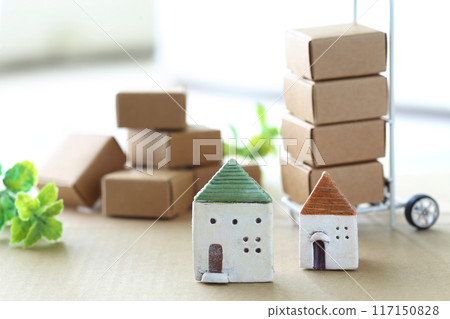 Moving and estimate images using house models and cardboard miniatures Moving and estimate images using house models and cardboard miniatures 117150828