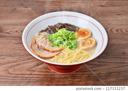 Note: The steam is synthetic. Tonkotsu ramen, Hakata ramen, local gourmet food. 117151237