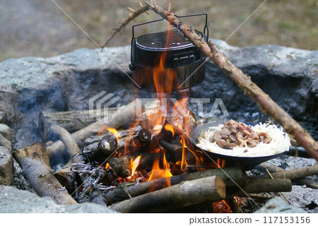 使用叢林技術煮飯 117153156