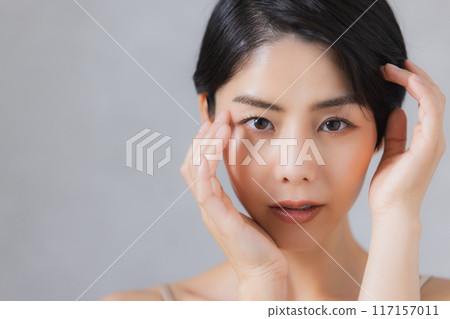 短髮美女圖片 117157011