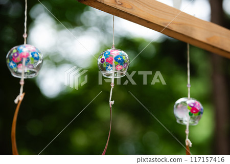 Wind chime with morning glory pattern 117157416