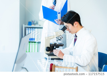 Businessman conducting an experiment 117157515