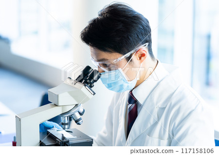 Businessman conducting an experiment 117158106