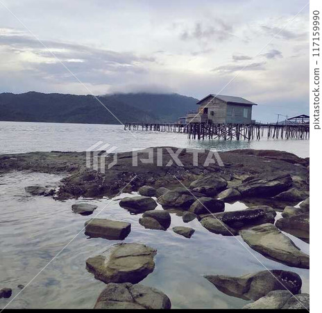 Photo of a beach with beautiful rocks surrounded by islands in the Natuna area. 117159990