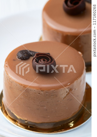 Caramel chocolate cake 117160268