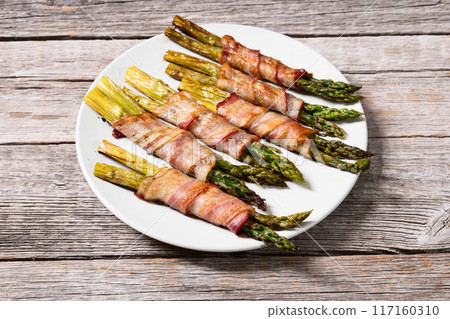 Fried asparagus rolled with bacon meat Fried asparagus rolled with bacon meat 117160310