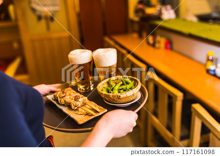 Working at a bar 117161098