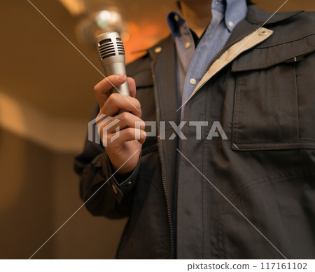 Man doing karaoke 117161102