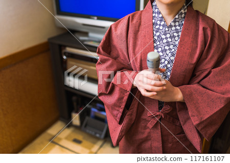 Karaoke singing woman 117161107