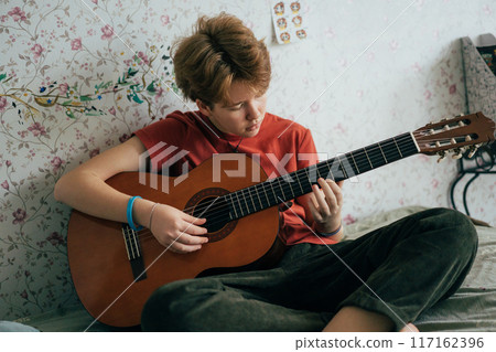 girl, woman, guitar 117162396