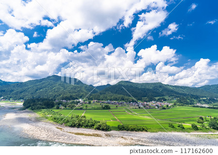 <Niigata Prefecture> A peaceful rural summer scene 117162600