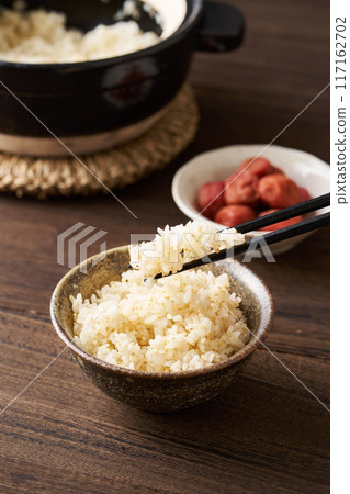 胚芽米裝在碗裡 胚芽米裝在碗裡 117162702