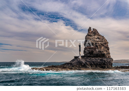 Small lighthouse on the northern tip of Lanzarote, Canary Islands 117163383