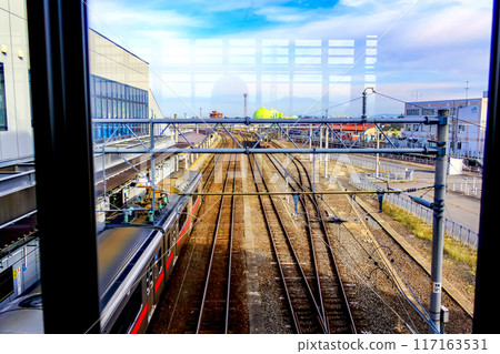 [Aomori] Autumn in Hirosaki - Railroad tracks and trains seen from inside Hirosaki Station 117163531