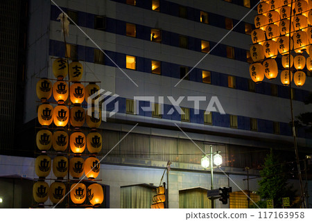 關東節之夜,路燈和燈籠,秋田縣 關東節之夜,路燈和燈籠,秋田縣 117163958