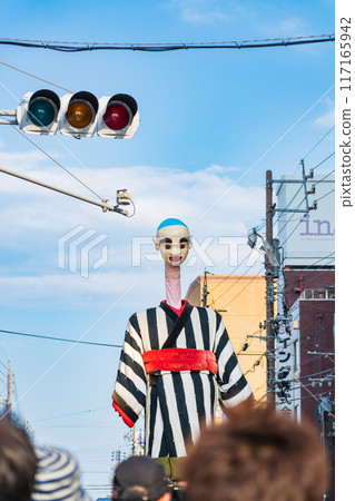 A mechanical doll with a stretchable neck, the Onyudo of the Daiyokkaichi Festival (Yokkaichi City, Mie Prefecture) A mechanical doll with a stretchable neck, the Onyudo of the Daiyokkaichi Festival (Yokkaichi City, Mie Prefecture) 117165942