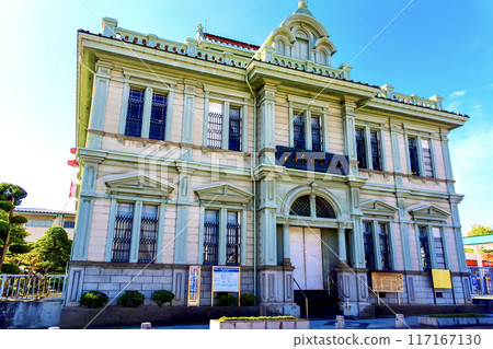 [Aomori] Autumn in Hirosaki: Blue skies and the Aomori Bank Memorial Hall 117167130
