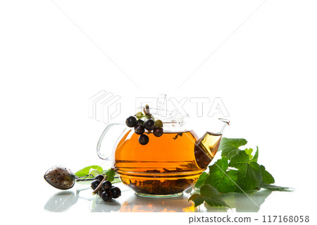 herbal tea from currant leaves and berries 117168058