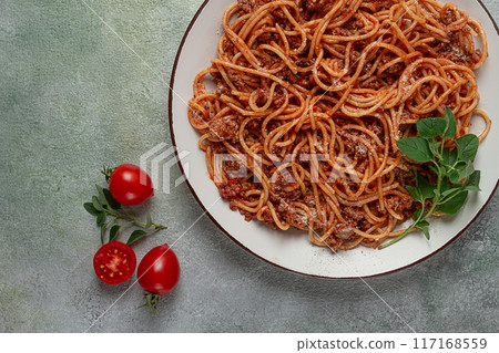 spaghetti bolognese , in a frying pan, top view, homemade, no people, spaghetti bolognese , in a frying pan, top view, homemade, no people, 117168559