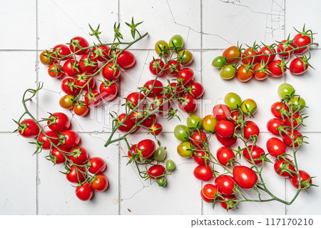 Mix colorful tomatoes 117170210