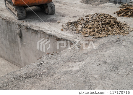 Heavy machinery and waste from Kongara 117170716