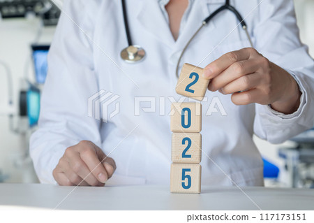 The doctor prepares everyone for the New Year 2025. 117173151