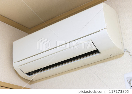 Yellowed air conditioner 117173805
