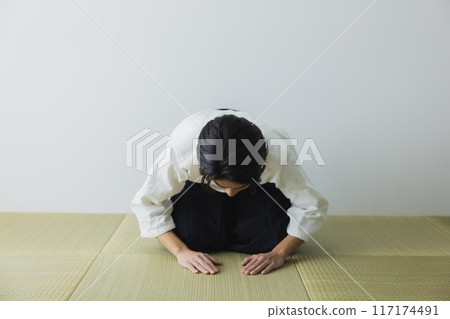 穿著道服和袴的男人 117174491