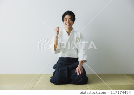 穿著道服和袴的男人 穿著道服和袴的男人 117174494