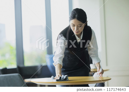 女人消毒酒精 女人消毒酒精 117174643