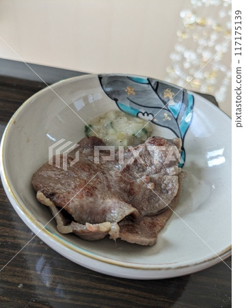 仙台一家飯店的自助早餐供應牛舌 仙台一家飯店的自助早餐供應牛舌 117175139