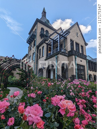 Beautiful roses blooming in the Western-style building of Akasaka Prince Classic House 117175347