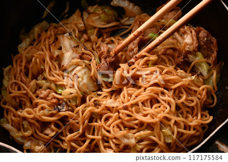 製作炒麵 117175584