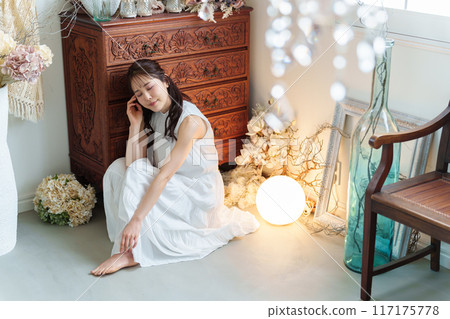 Antique room woman portrait Antique room woman portrait 117175778