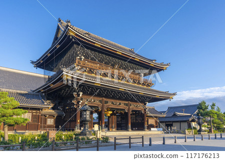 京都東本願寺天王門 117176213
