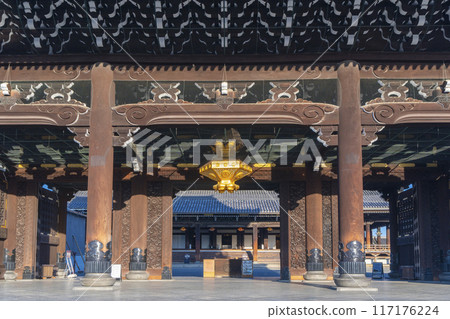 京都東本願寺天王門 117176224