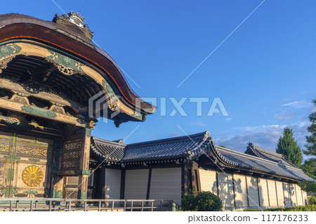 京都東本願寺菊門 117176233