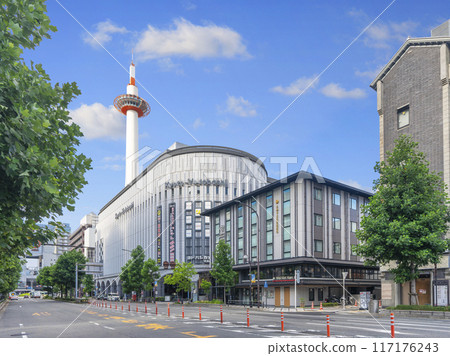 Yodobashi Kyoto and Kyoto Tower 117176243